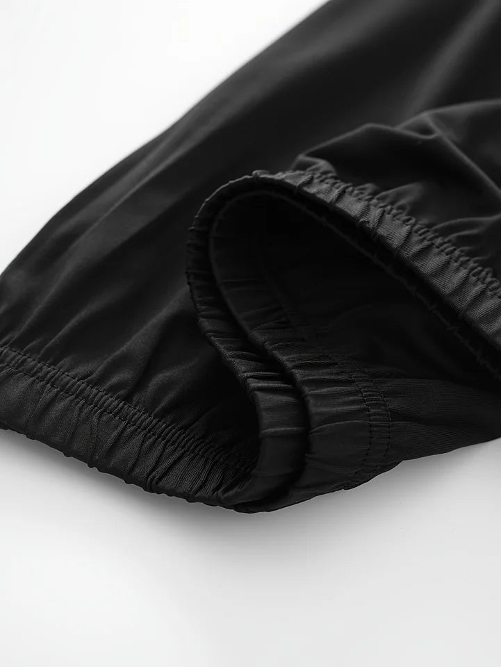 Plus-size 5-quarter pants with button embellishments and elastic waistband for fitness, capri, and running.