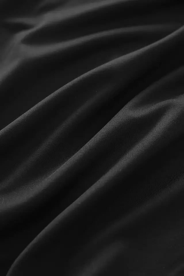 Plus-size 5-quarter pants with button embellishments and elastic waistband for fitness, capri, and running.