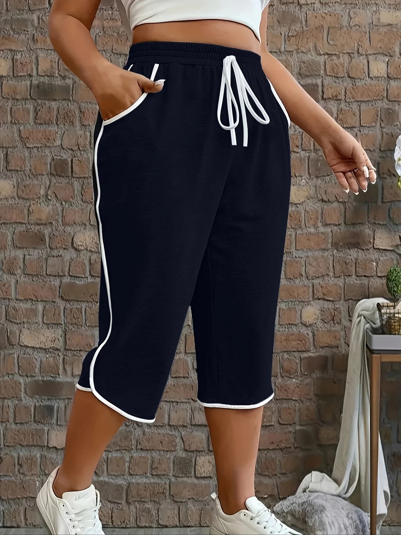 Plus Size 1XL-5XL Women Fashion Comfortable Stretchy Three Quarter Pants for Women Casual Solid Color Functional Pockets Pants